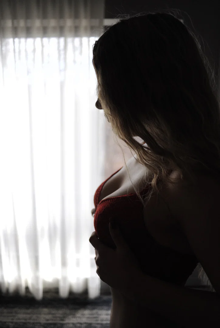 Veronika Love profile banner