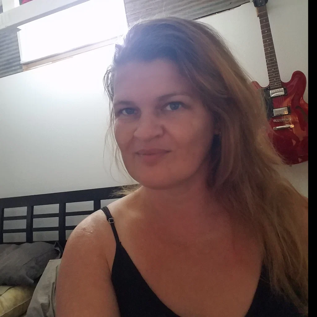 WhiskeyChick Official's avatar