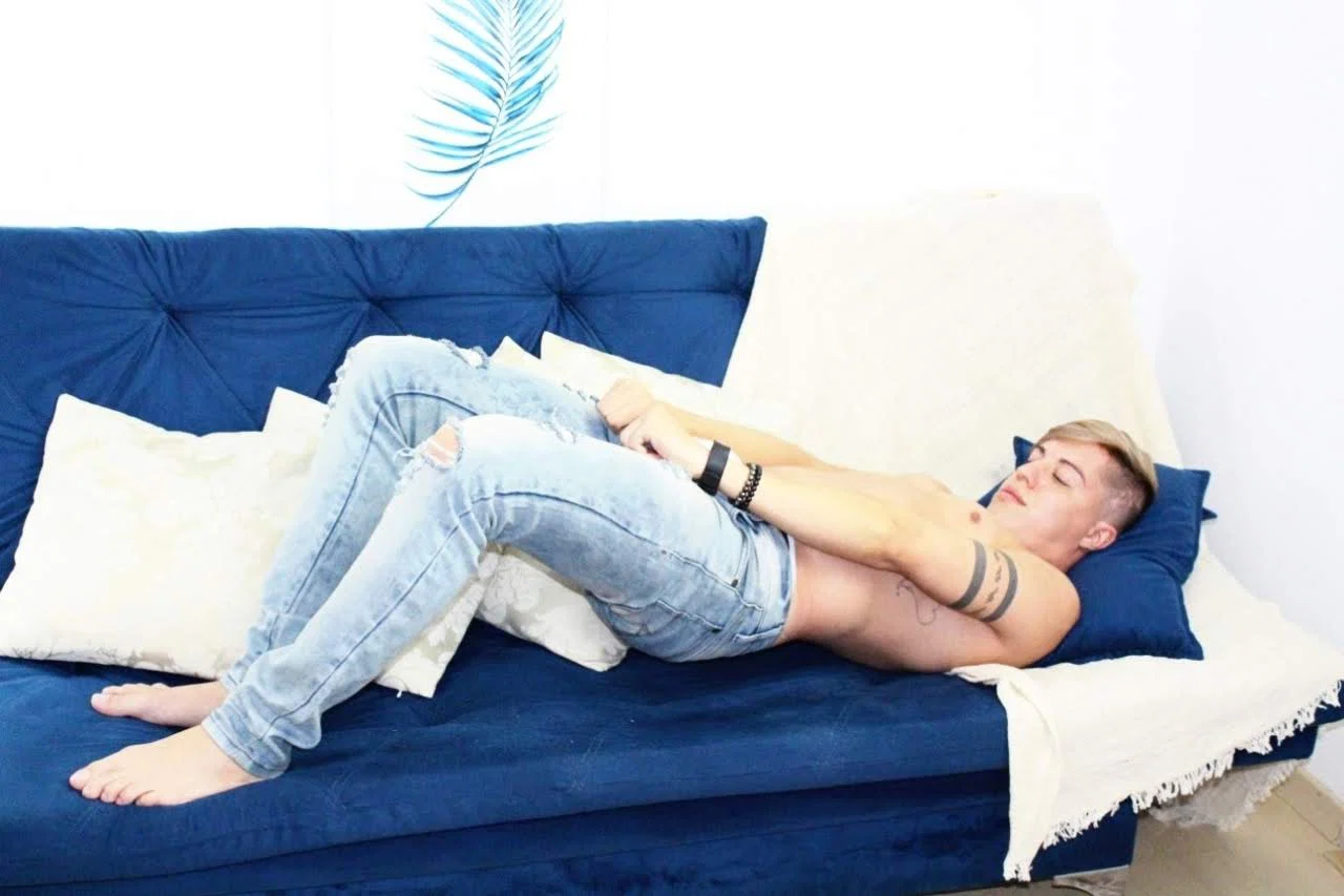 Adonis Mineiro profile banner