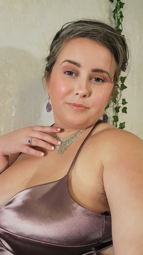 God Luna ~ FinDom &amp; Body Worship