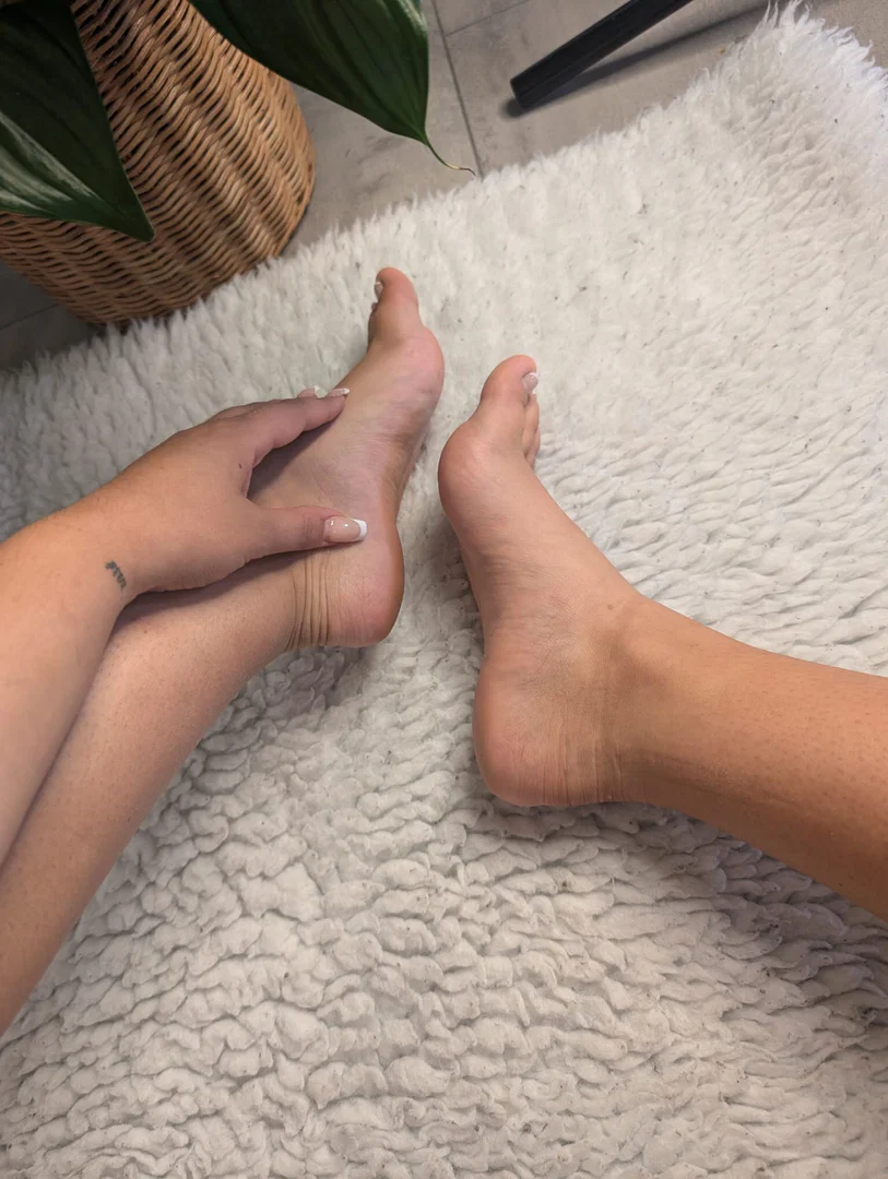 Lilly Feet profile banner