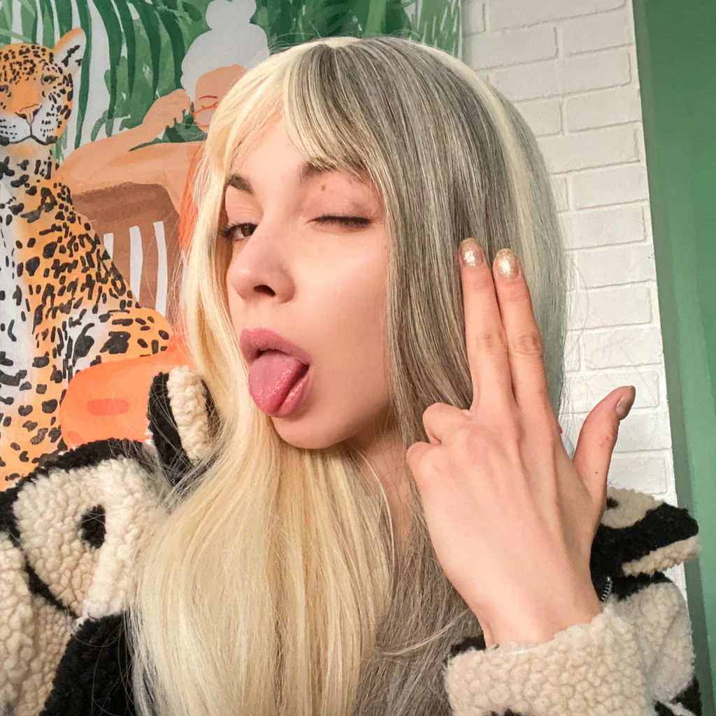 Alice Growley (New Year New 🐝)'s avatar