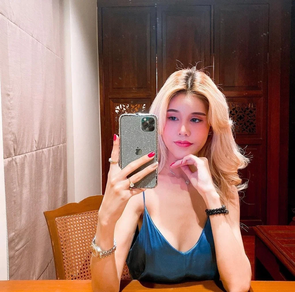 Alice Wonder's avatar