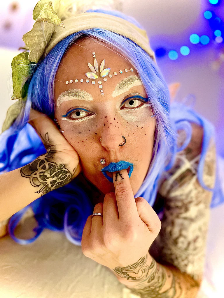 Lavender Poppy's avatar