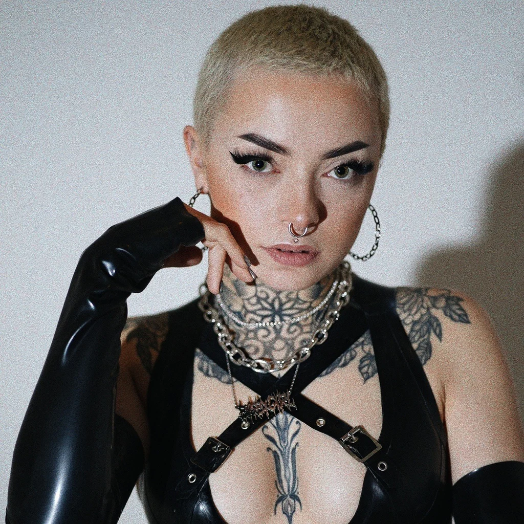 𝖘 𝖍 𝖆 𝖓 𝖓 𝖔 𝖓 𝖘 𝖚 𝖈 𝖐 𝖘