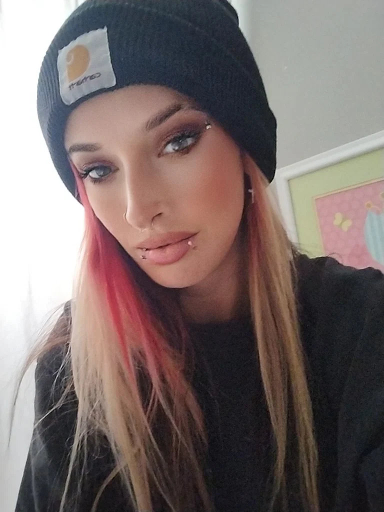 Devina Lynn's avatar
