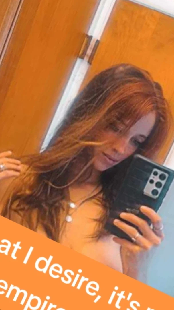 Devina Lynn profile banner