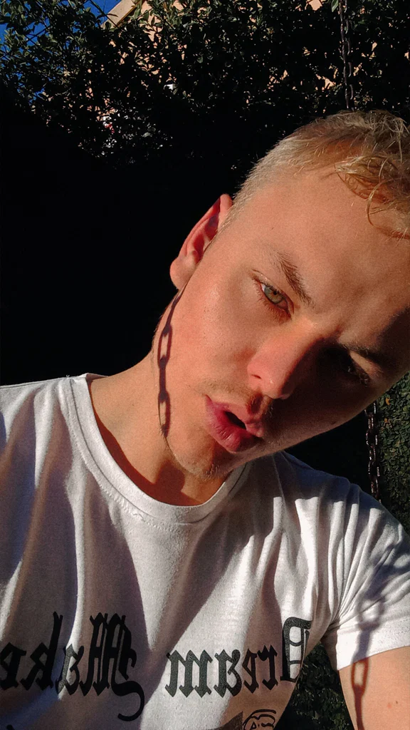 mickyyoungx's avatar