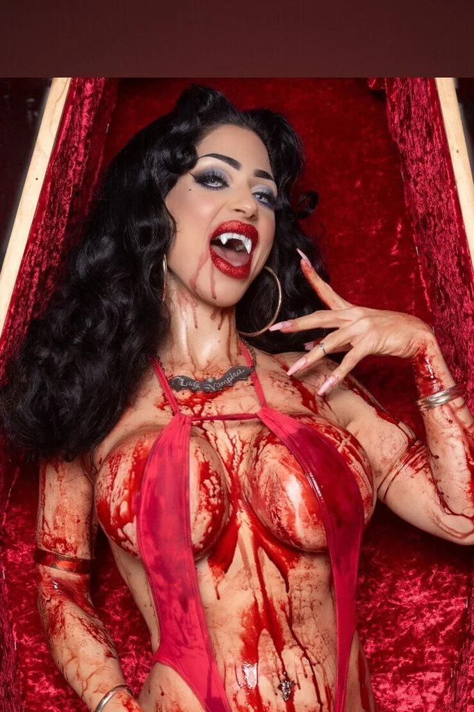 🦇 Lady Vampira 🦇's avatar
