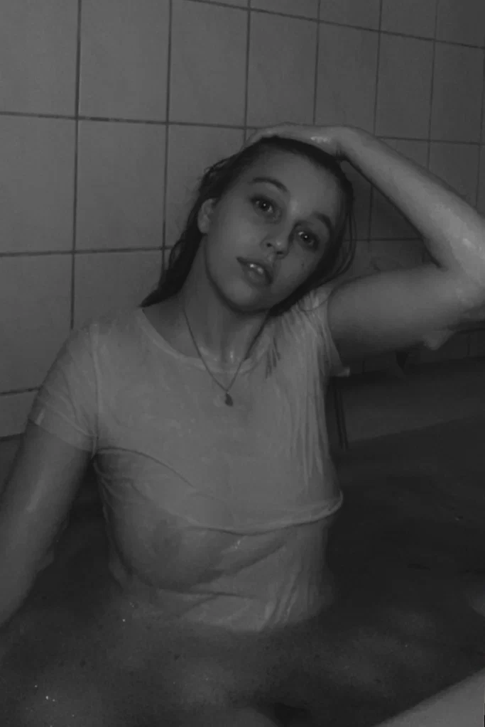u189980474's avatar