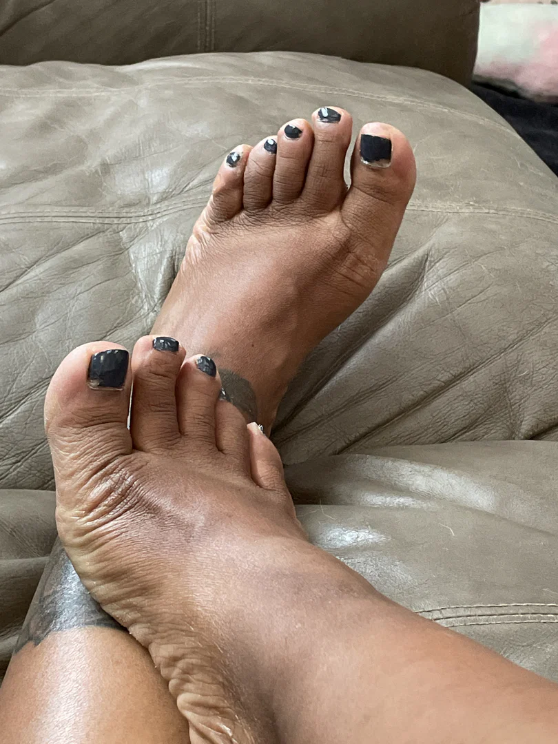 Ugly feet profile banner