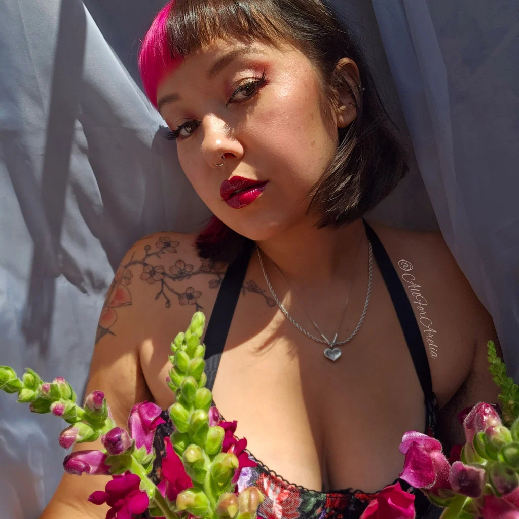 a r e l i a 🌹 {CLOSED ~ FIND ME ON LF}