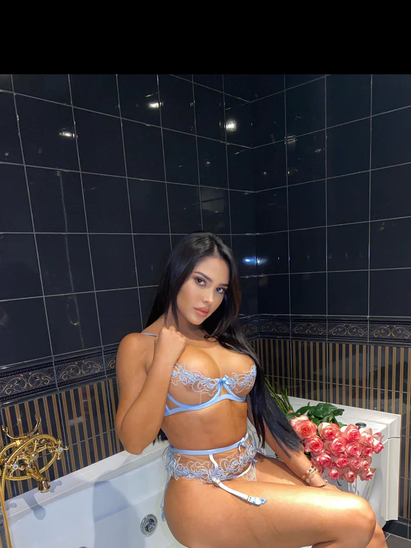 Ana Paula Saenz profile banner