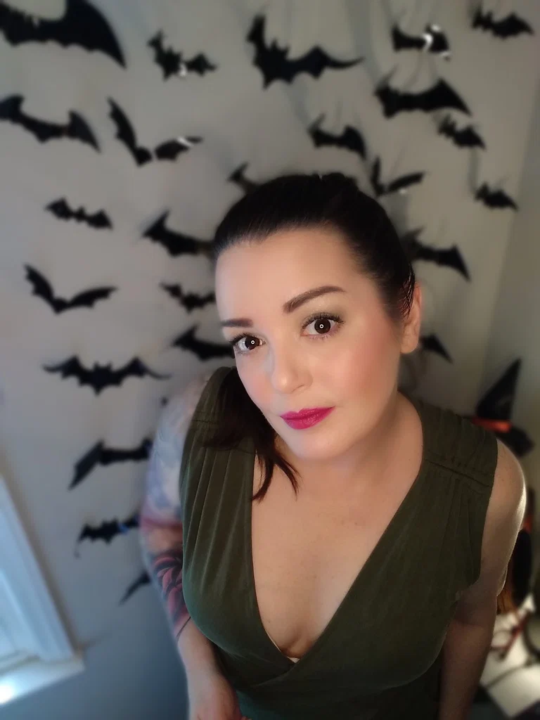 Victoria Rose's avatar