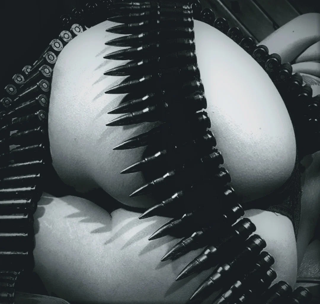 Helli Latex profile banner