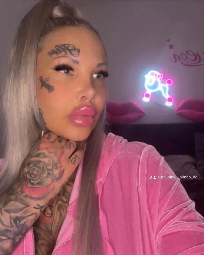 Laura Pink's avatar