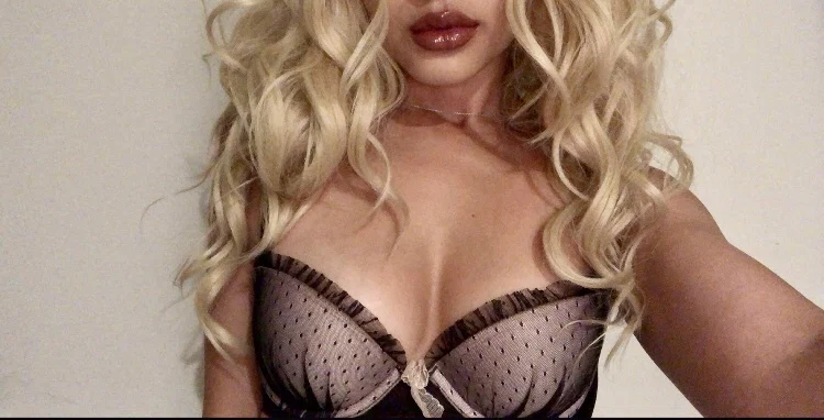 Jade AKA That 1 IG Girl 👱🏻‍♀️'s avatar
