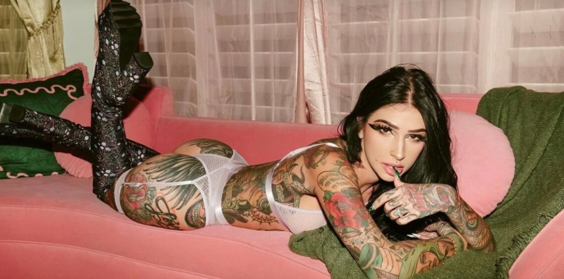 Angela Mazzanti profile banner