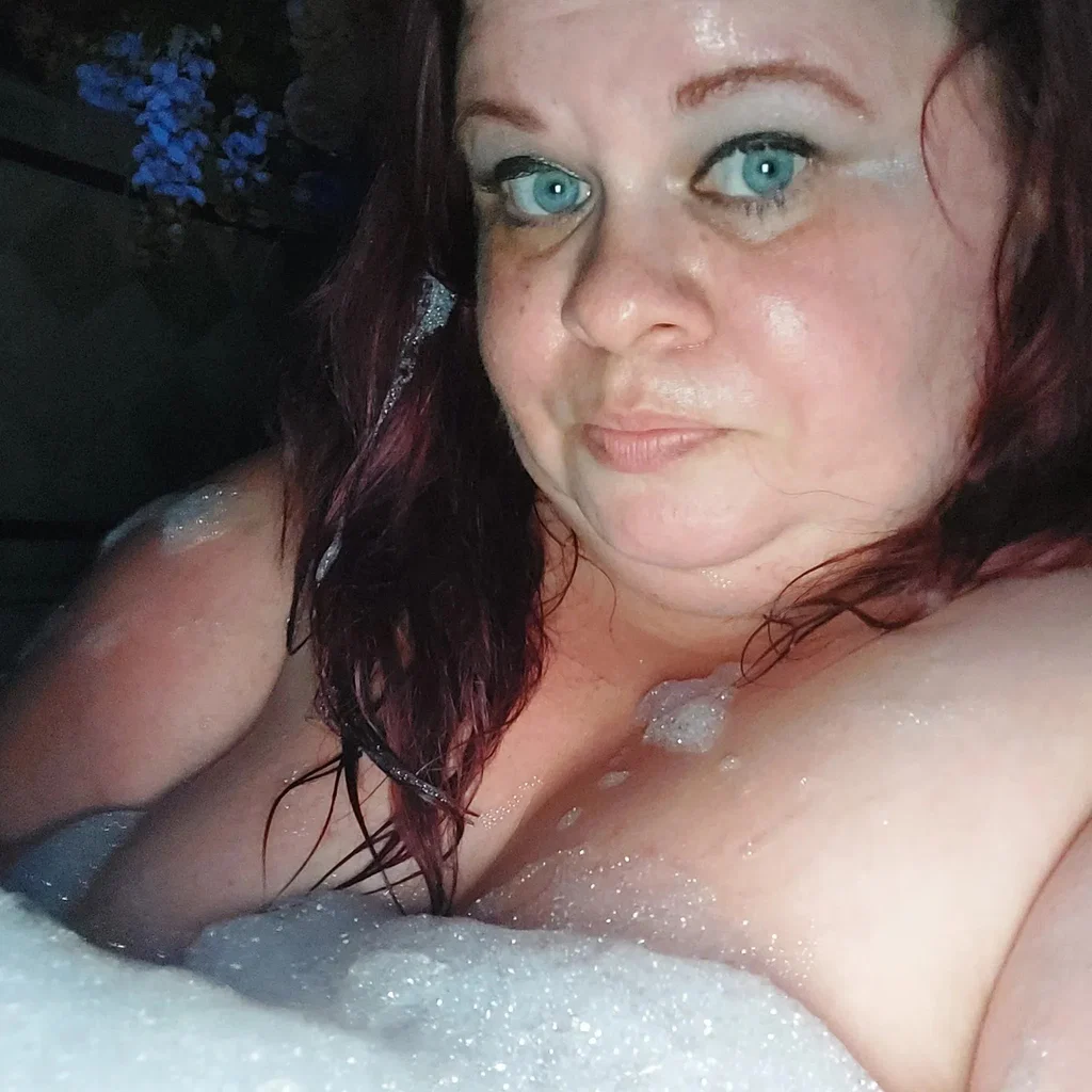 Natalie Curves's avatar
