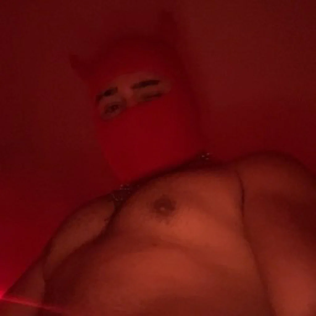 😈