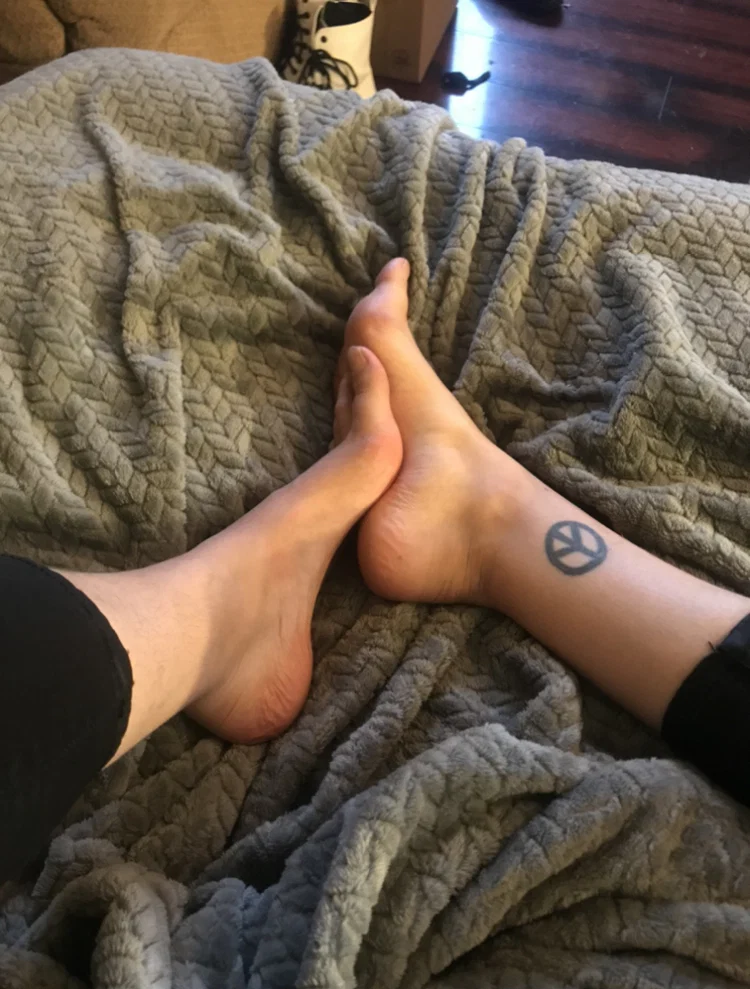 Elle Spellz Magic Feet profile banner