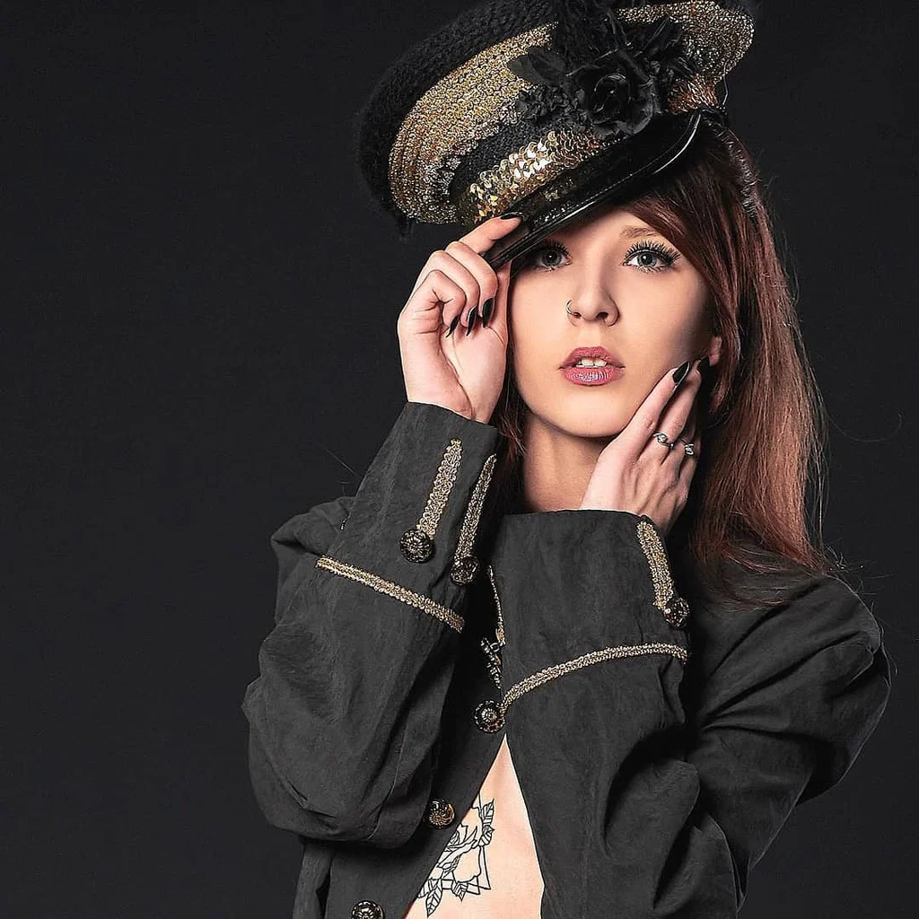 Meg Marie's avatar