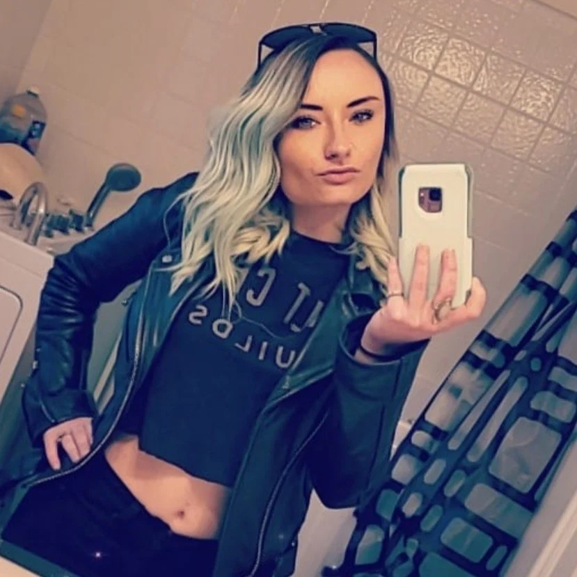 Petite Blonde Wife's avatar