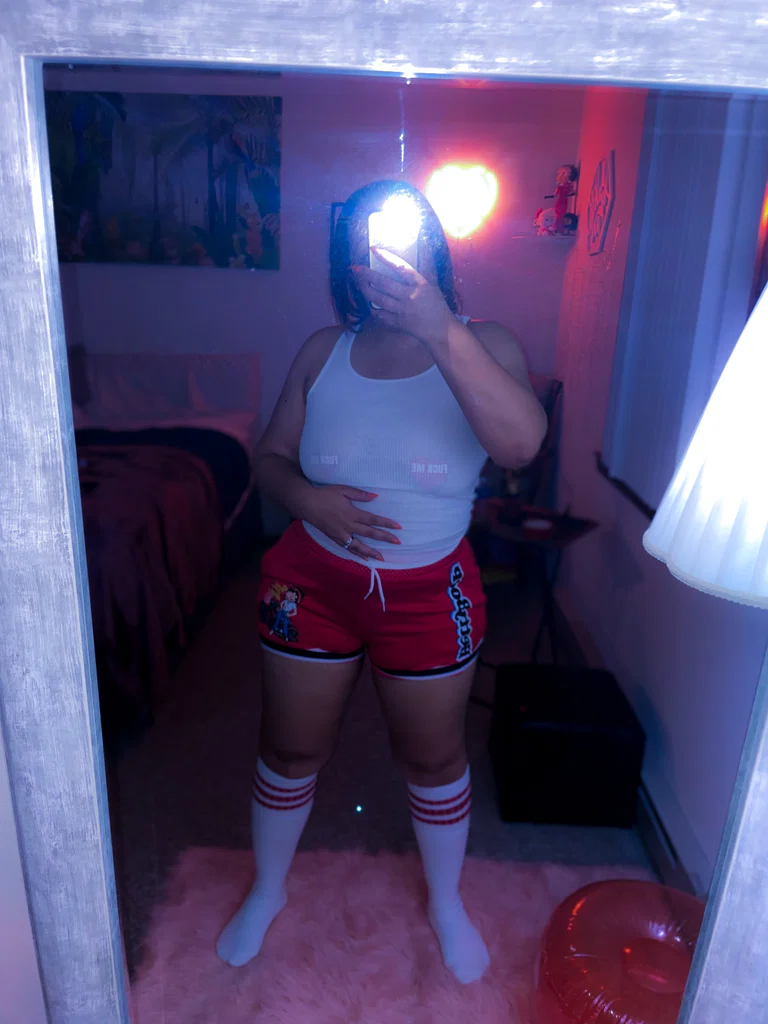 Christina yella's avatar