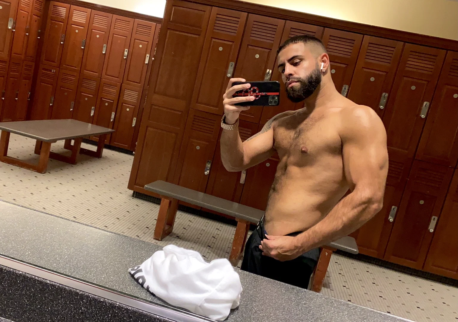 Darien Leon profile banner