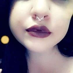 MissVyvyanCurves's avatar
