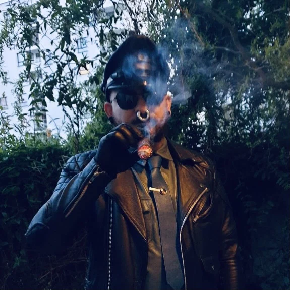 Leather Thomi's avatar