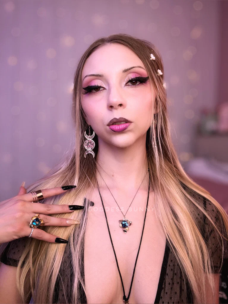 Sex Sorceress Bunny 🔮's avatar