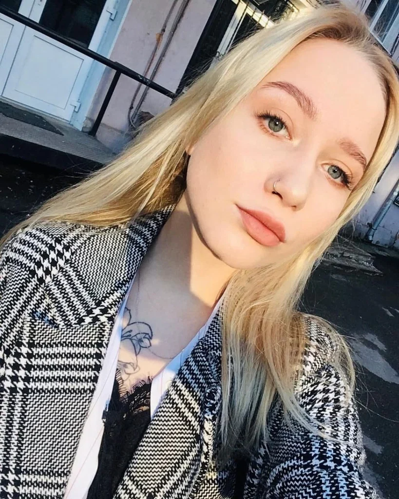 Kate Mini's avatar