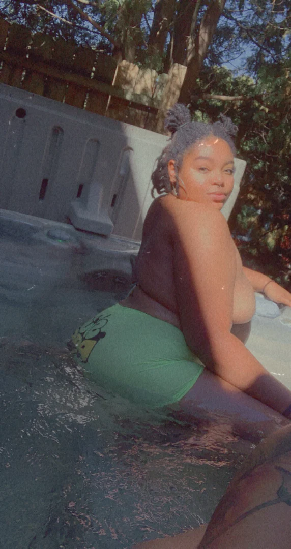 Queen T profile banner