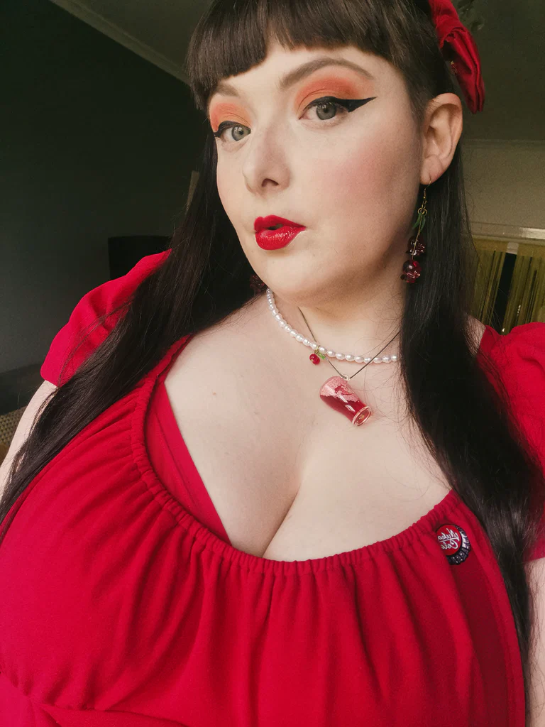 Ivy (Curvy&amp;Nerdy)'s avatar