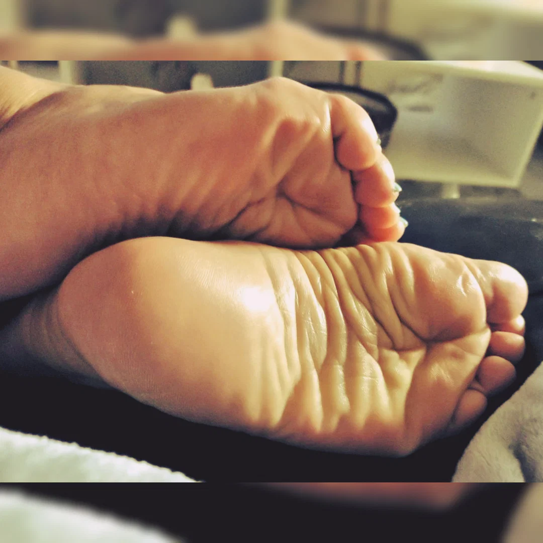 TOEZ of a Queen profile banner