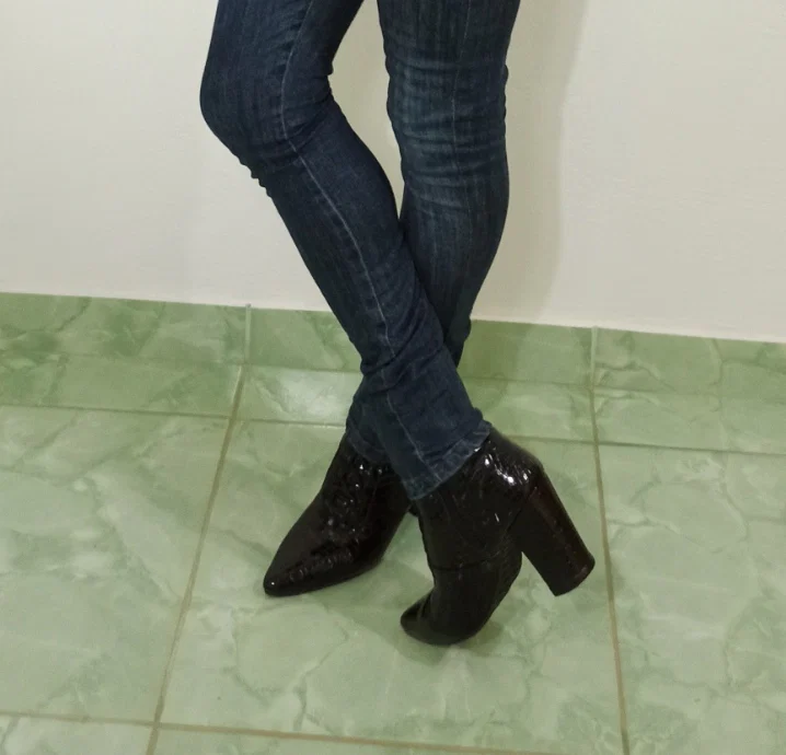 High heel and painted nail fetish's avatar