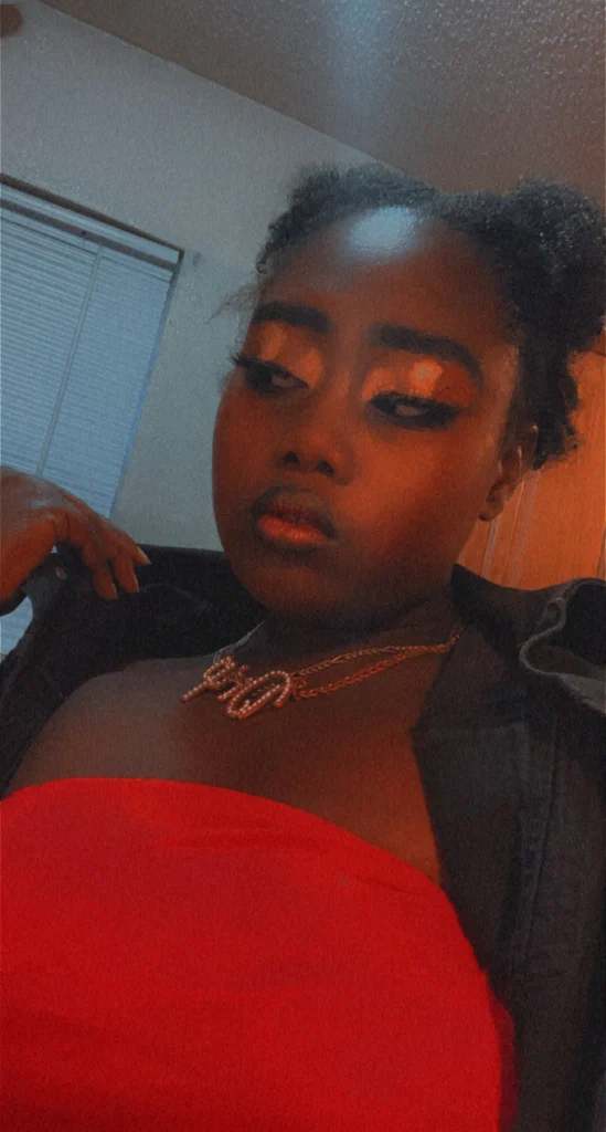 Freaky pink bunny's avatar