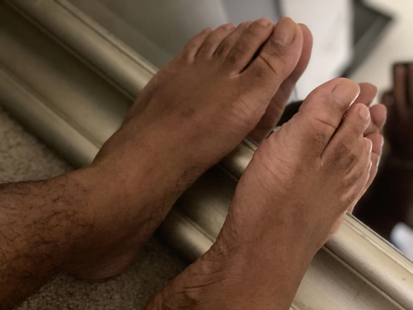King π V Feet profile banner