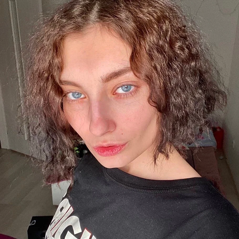 DeB🖤's avatar