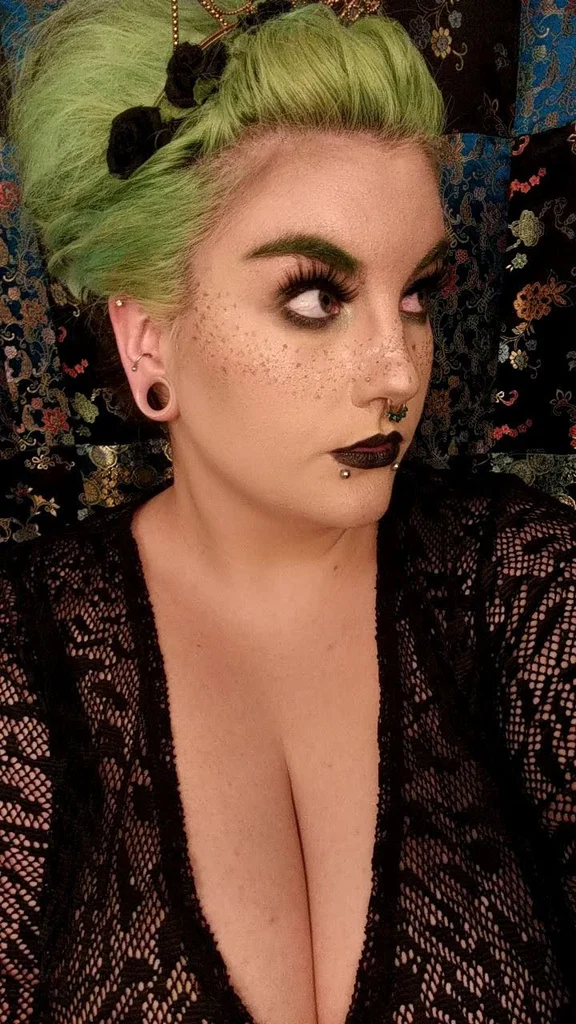 Dara Lou Dank's avatar
