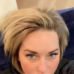 Big Tits Hotwife (MN)'s avatar