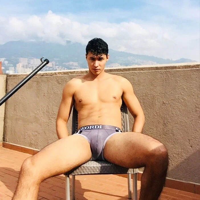 Manuel R.