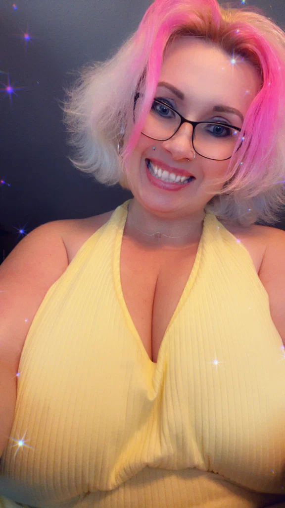 Curvy D's avatar