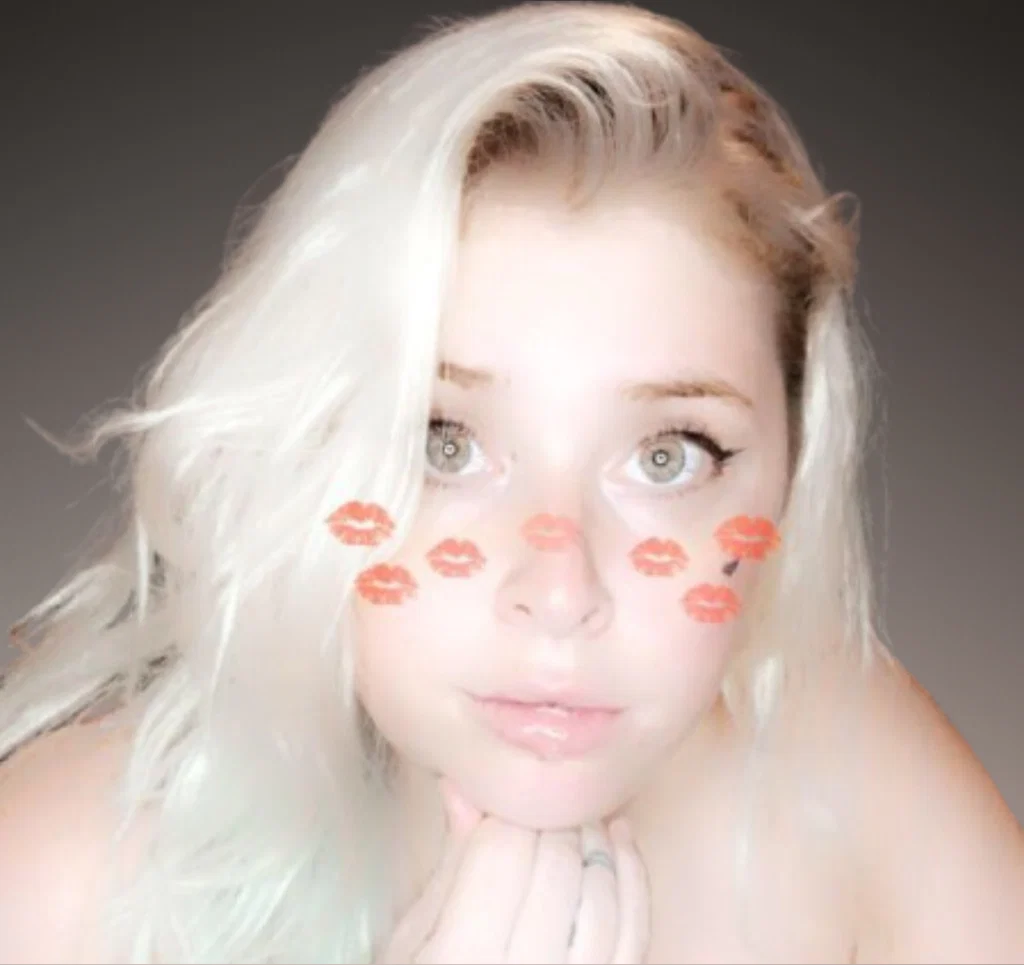 Chloee Rose's avatar