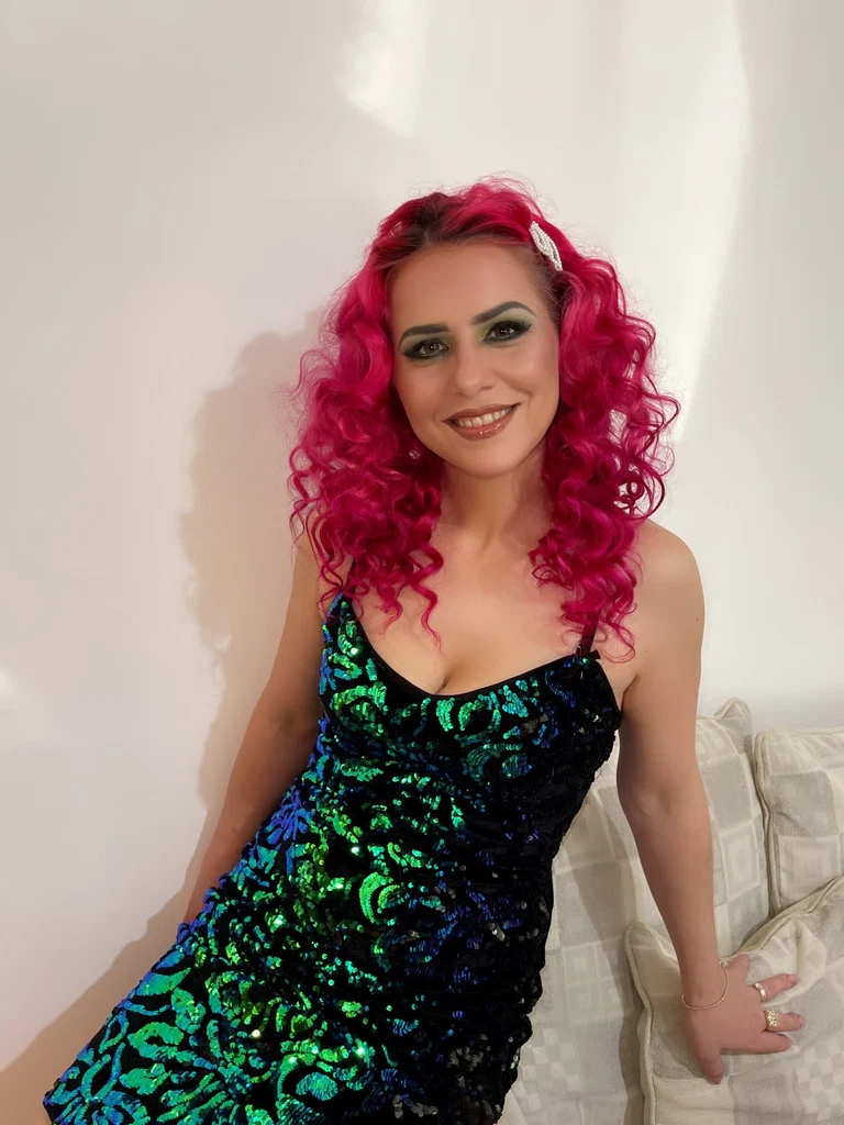 Mihaela Mena's avatar