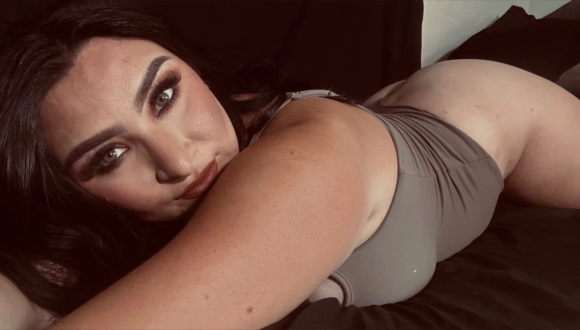 lolarenae profile banner
