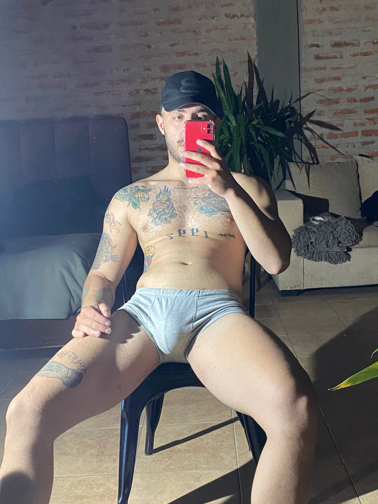 luciano gomez's avatar