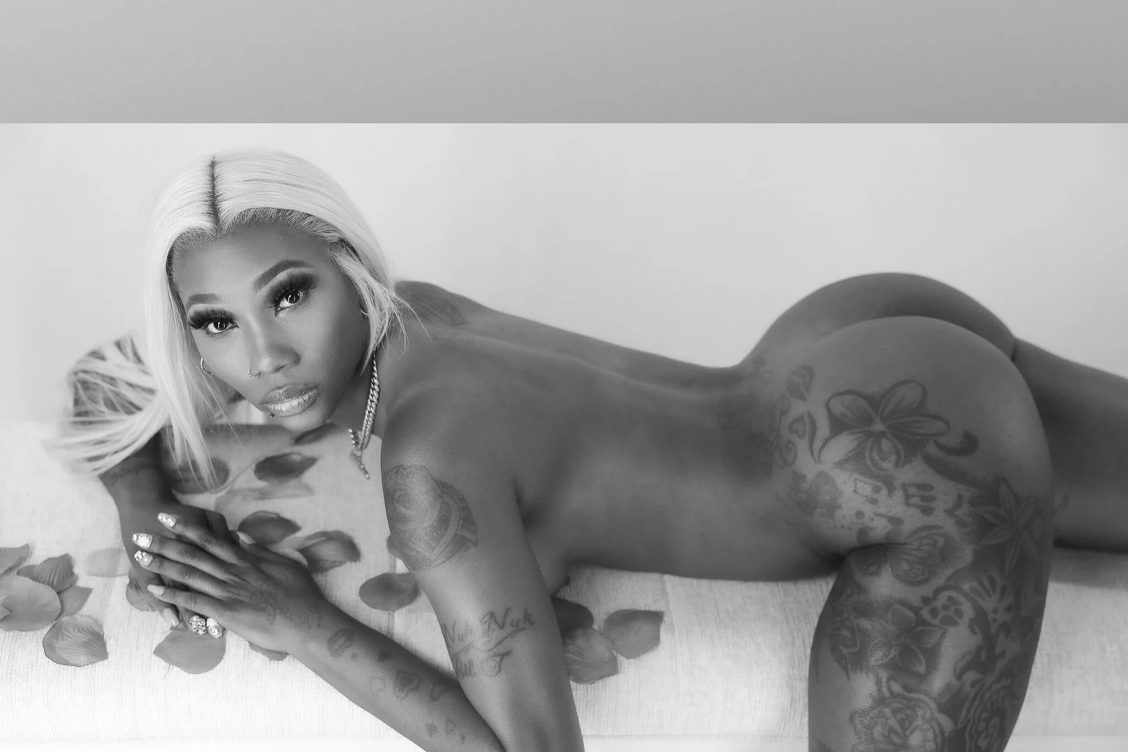 Slim thick profile banner