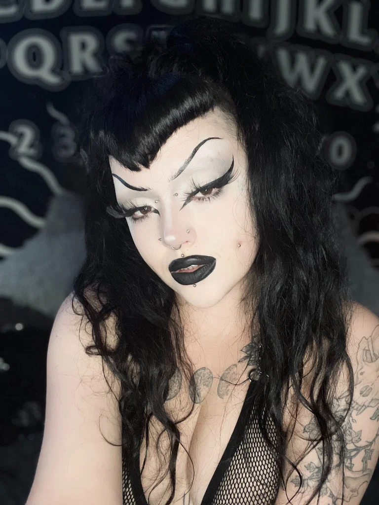 Misty Graves's avatar